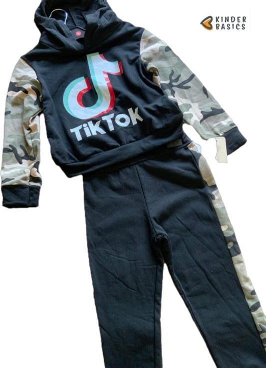 TikTok joggingspak